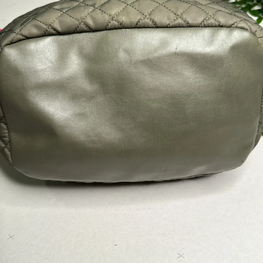 ♥️🐢 Tommy Hilfiger Tote 🐢♥️ - Picture 7 of 10